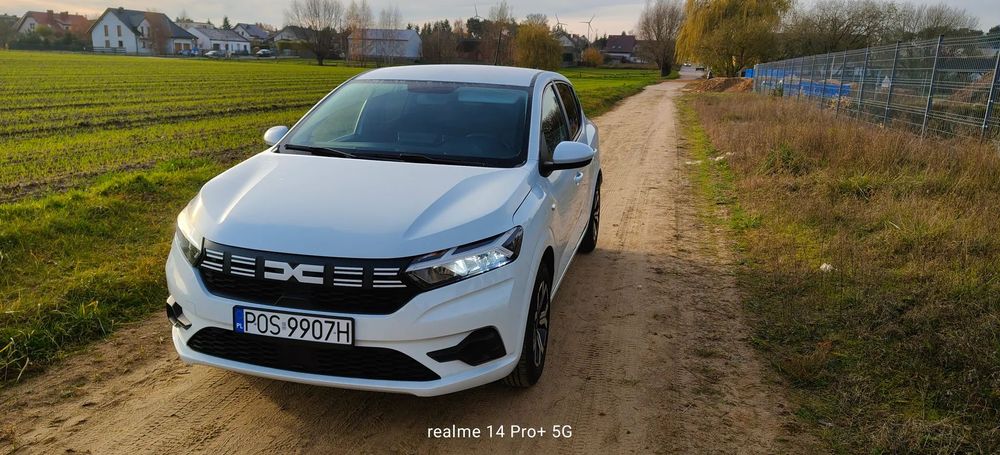 Dacia Sandero Dacia Sandero fabryczny gaz 100km~20 zł 2komplety kół