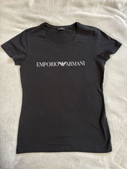 Czarny damski tshirt emporio armani