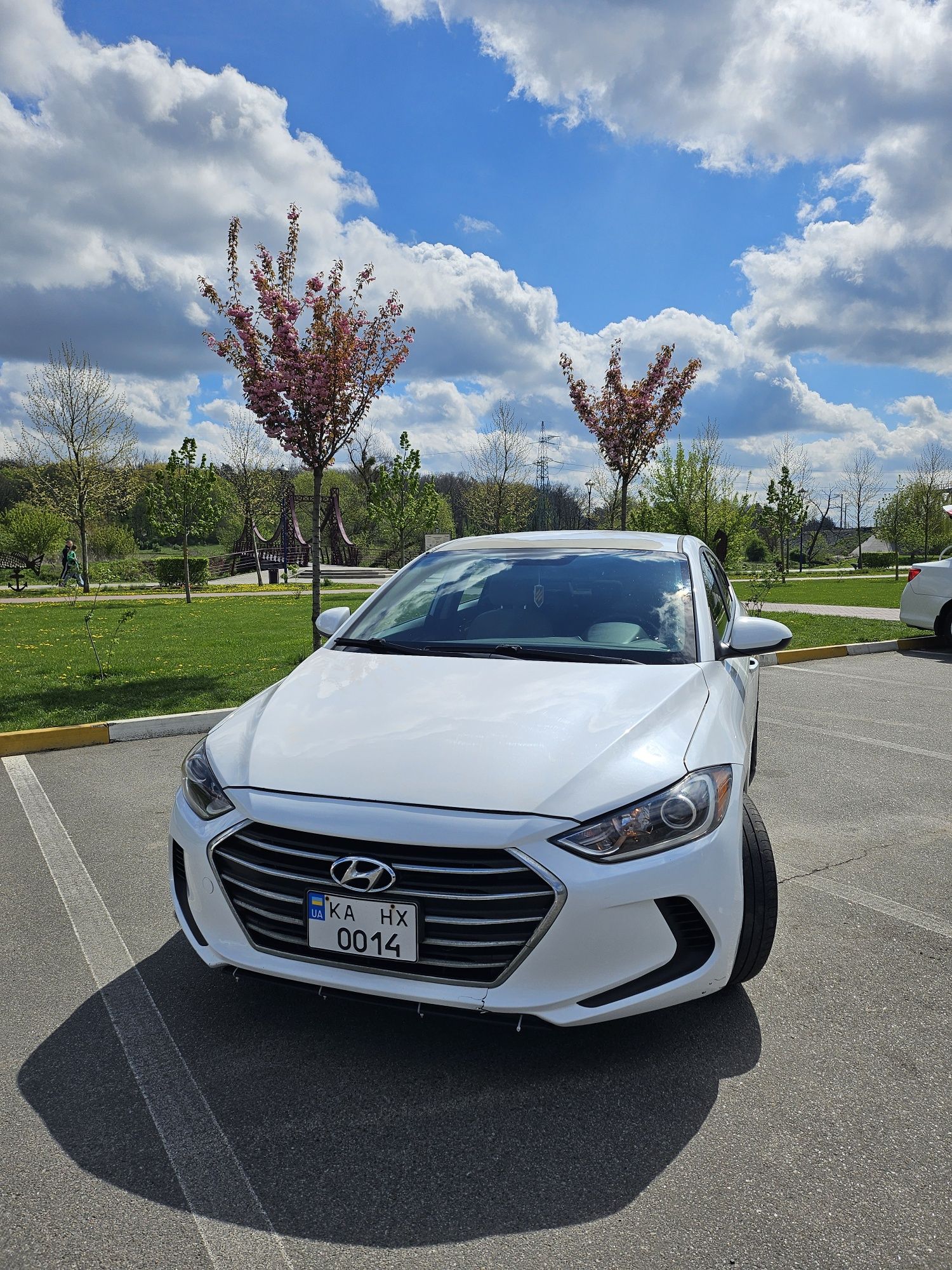 Hyundai Elantra 2016 року продам.