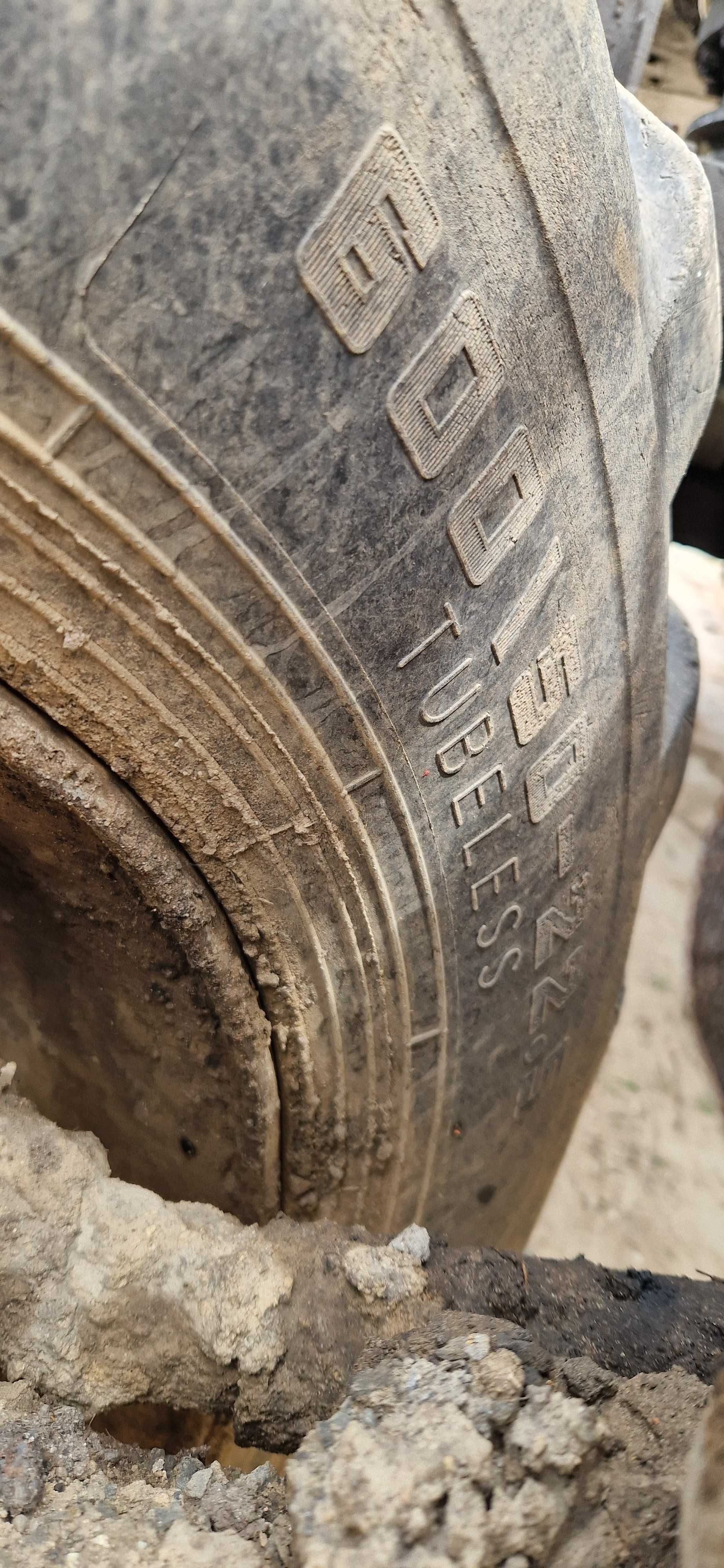 koparka JCB js 130 koła 600/50r22,5 na 8 szpilek mecalac atlas