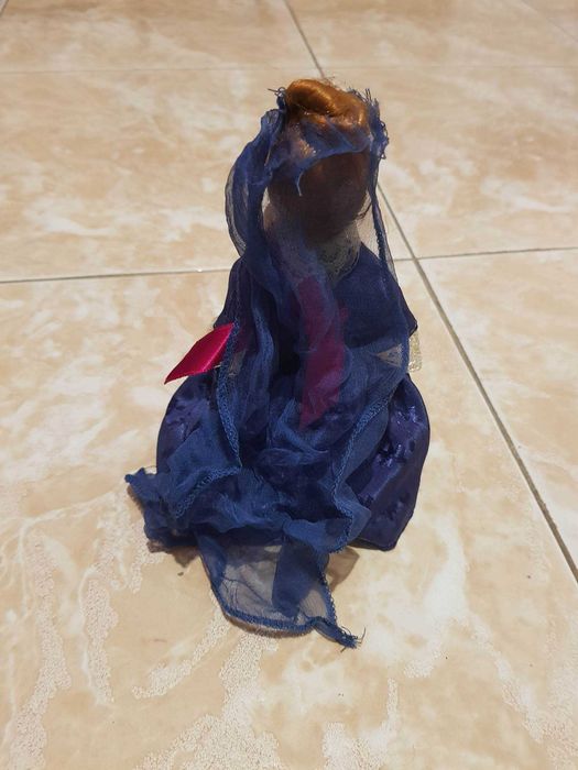 Boneca de porcelana típica da Polónia