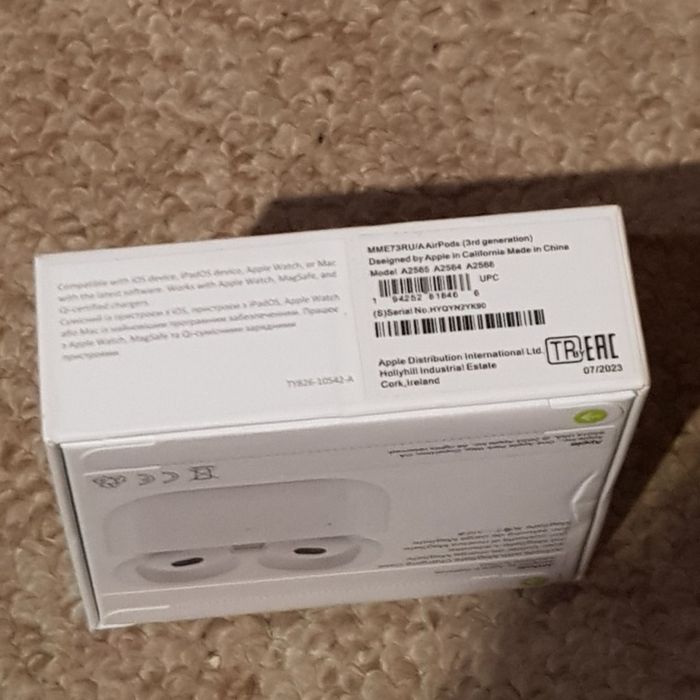 AirPods 3 with Wireless Charging Case