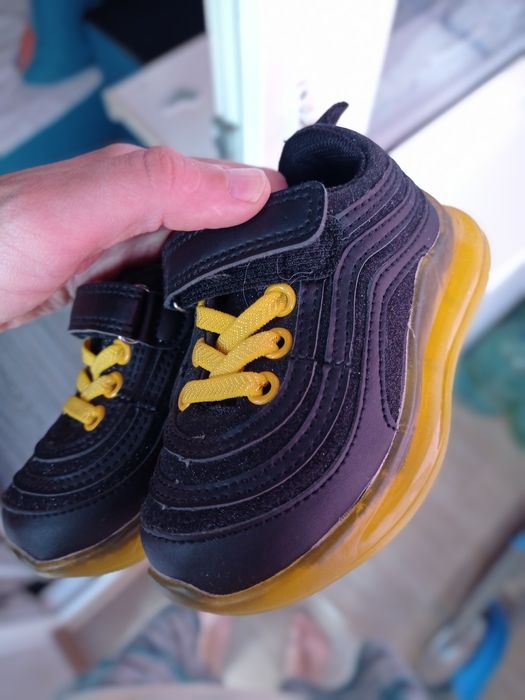 Дитячі кросівки(нові)