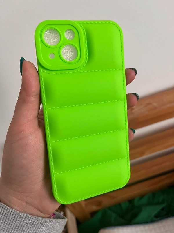 Zielone euti iPhone 13 neonowe