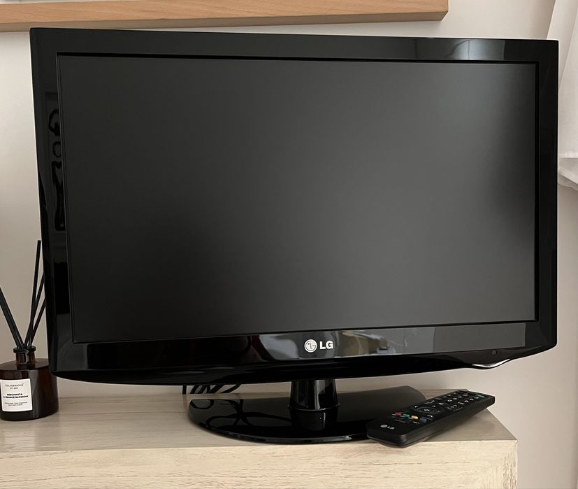 TV LG ecrã plano preta com comando