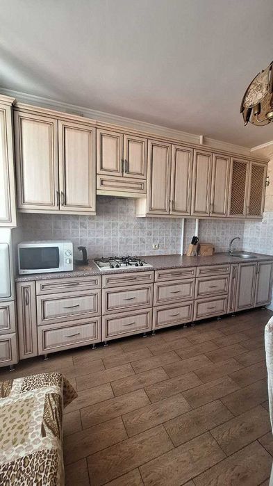 Оренда однокімнатнатної квартири з ремонтом, неподалік з центром,