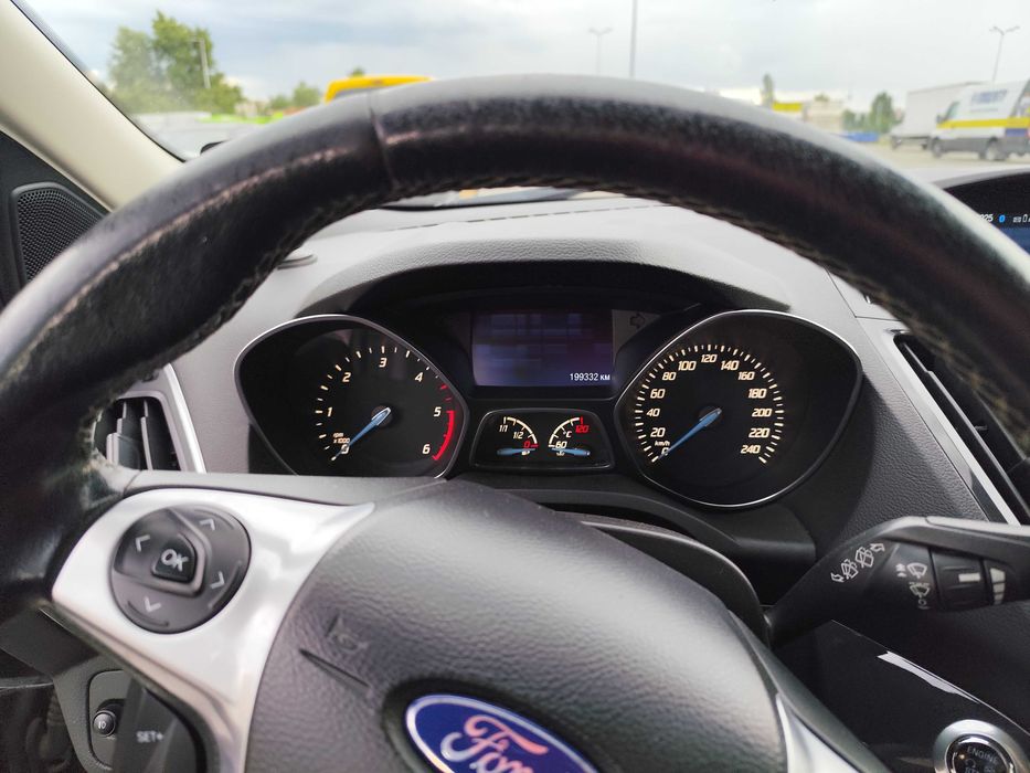 Продаж Ford Kuga 2014