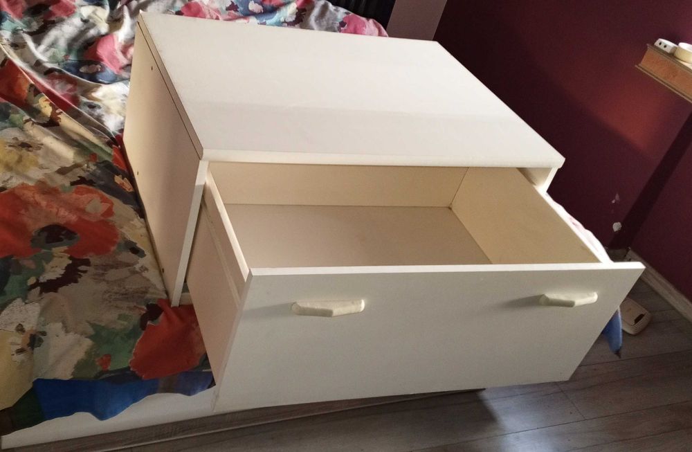 Duża głęboka biała szafka