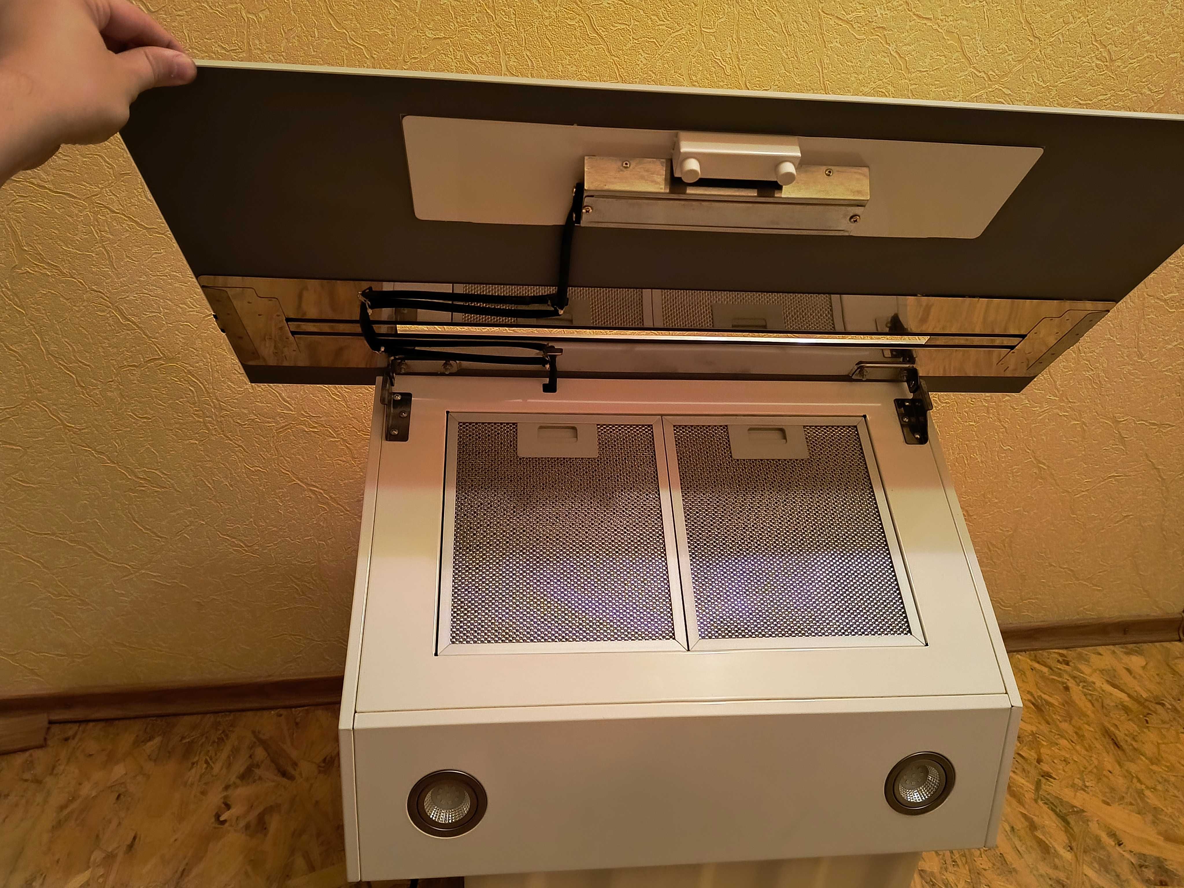 Кухонна витяжка Klarstein 60 см, 600 м³/ч, Німеччина
