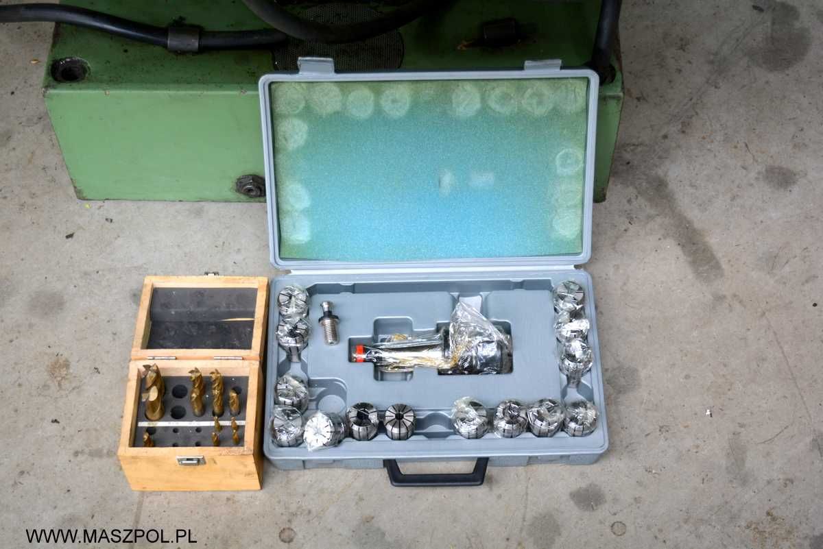 Frezarka FNF 40 P AVIA - ODCZYTY - JAK NOWA - EXPORT - odczyty - FILM