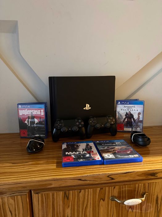 [PS4] Konsola SONY PlayStation 4 Pro 1TB (12.00 SOFT) + 2 Pady + 4 Gry