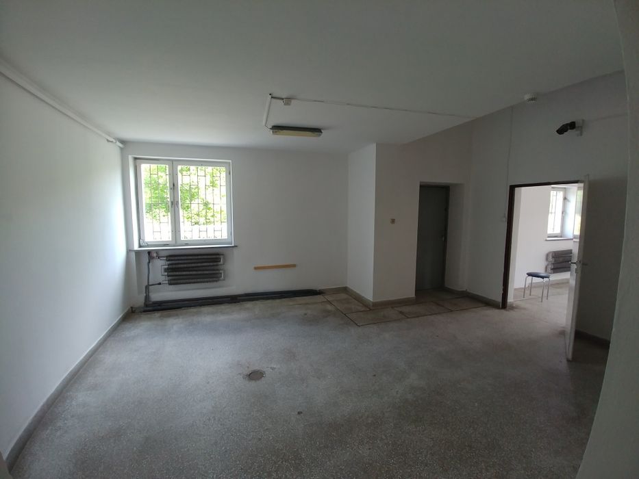 Wynajmę magazyny z zapleczem biurowym 420 m2 Jadowniki k/Brzeska