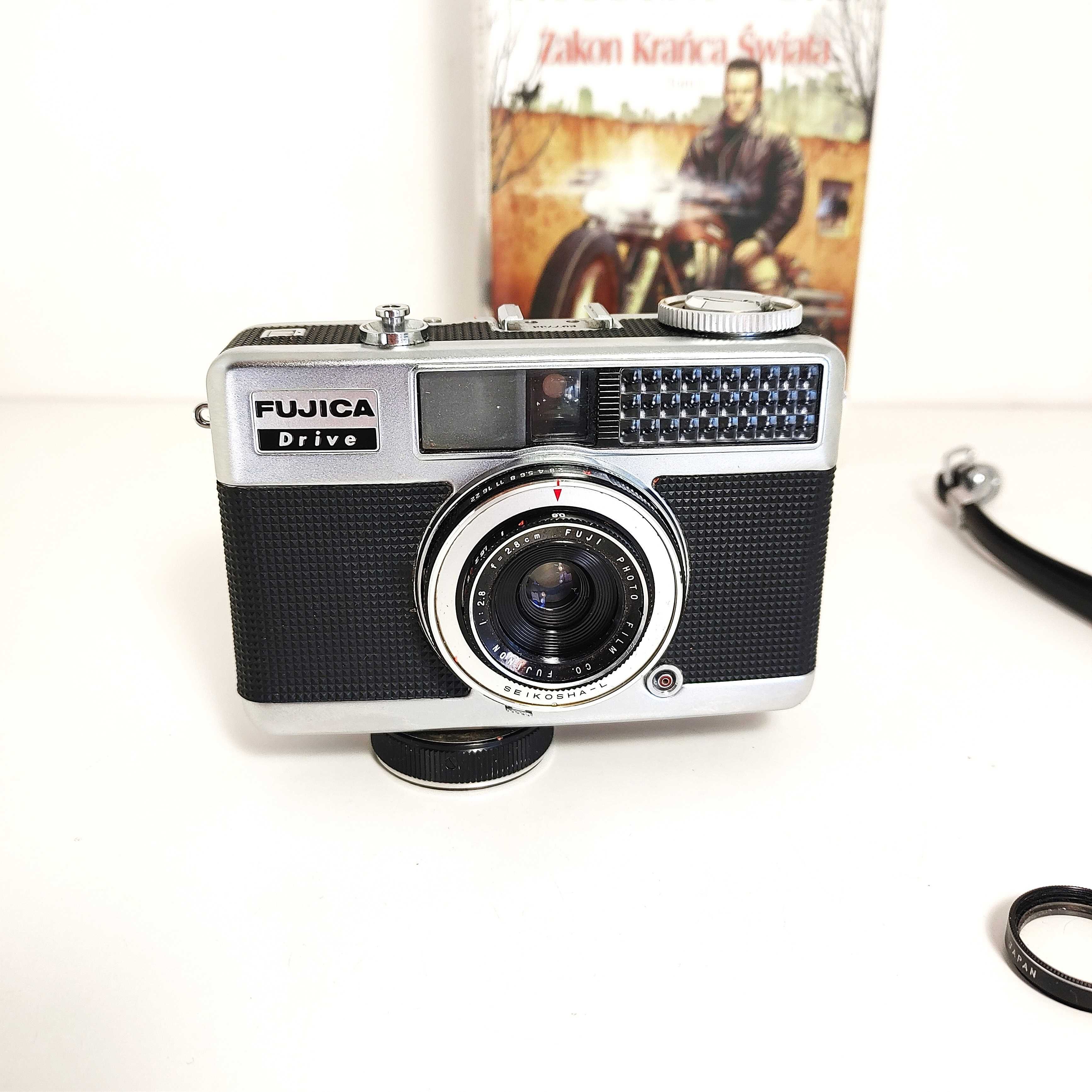 Zadbany w pełni sprawny Aparat analogowy półklatkowy FUJICA Drive