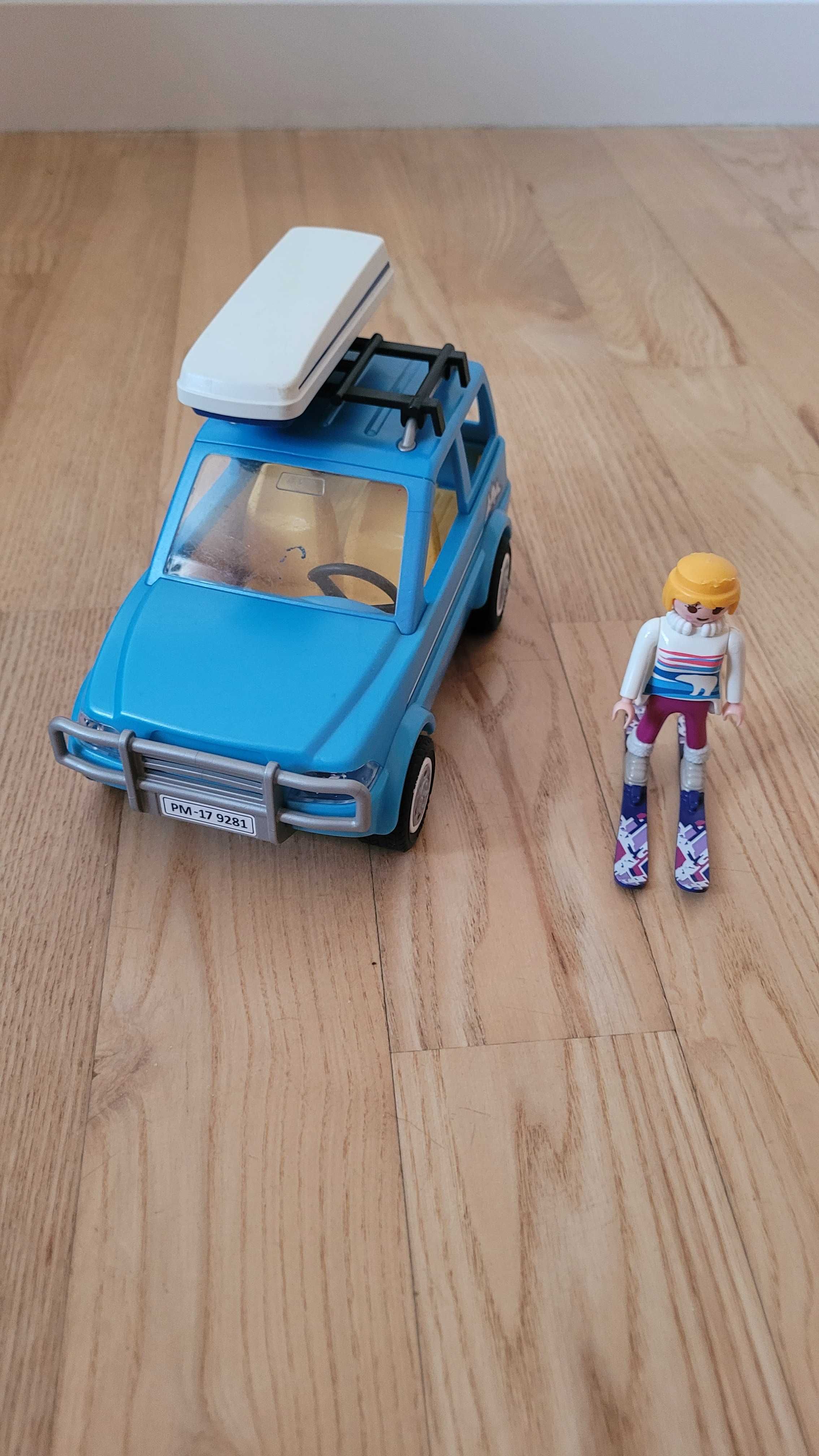 Playmobil 70219 Dom wakacyjny + 9281 Samochod z bagaznikiem dachowym