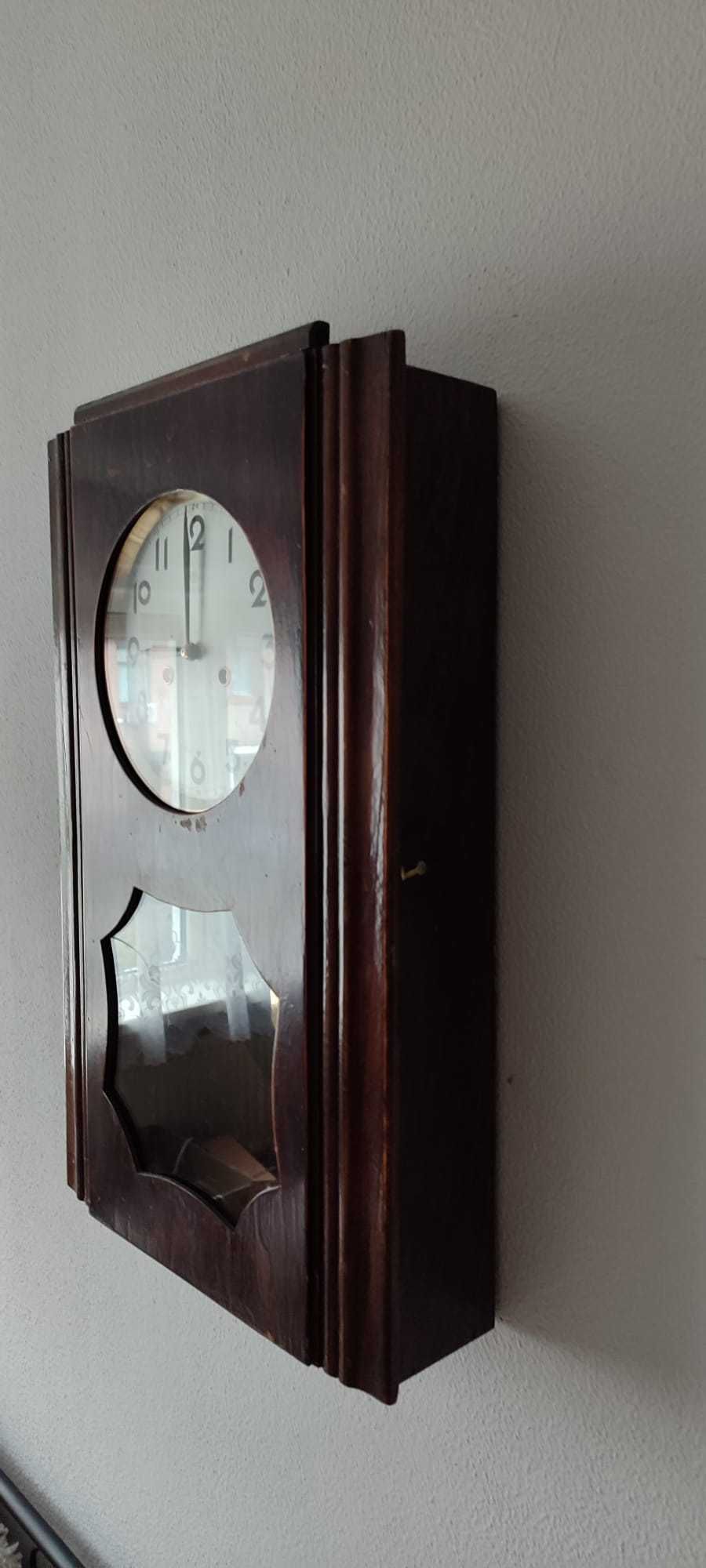 394 Zegar wiszący mechaniczny Junghans z 1949 roku antyk