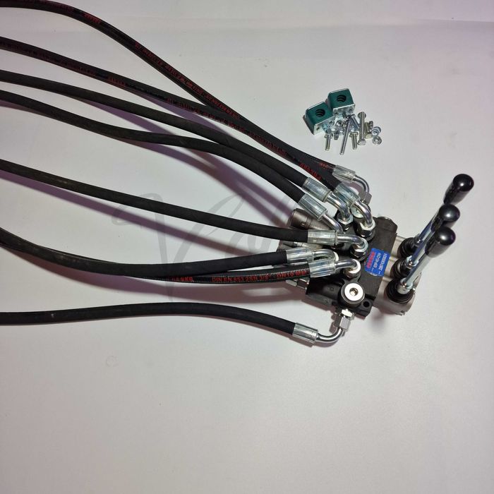 Rozdzielacz Zewnętrzny 3 Sekcyjny Ursus 3512 MF 255 MF3 3xPływająca