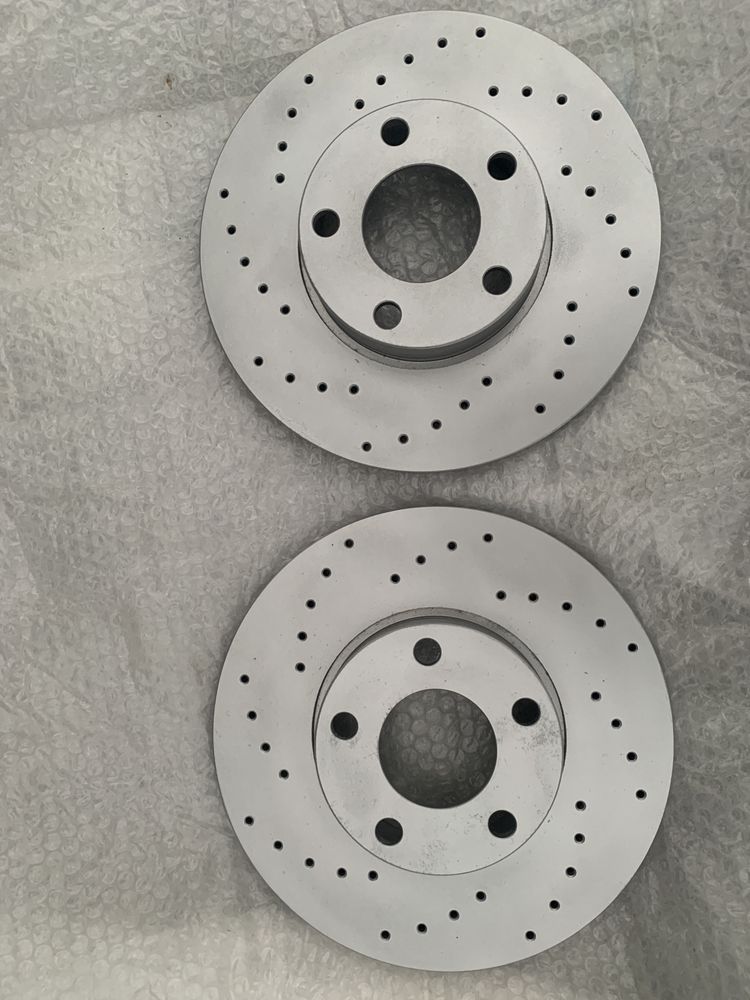 Перфоровані тормозні диски Zimmermann комплект на Audi 100/A6 C4/ A4