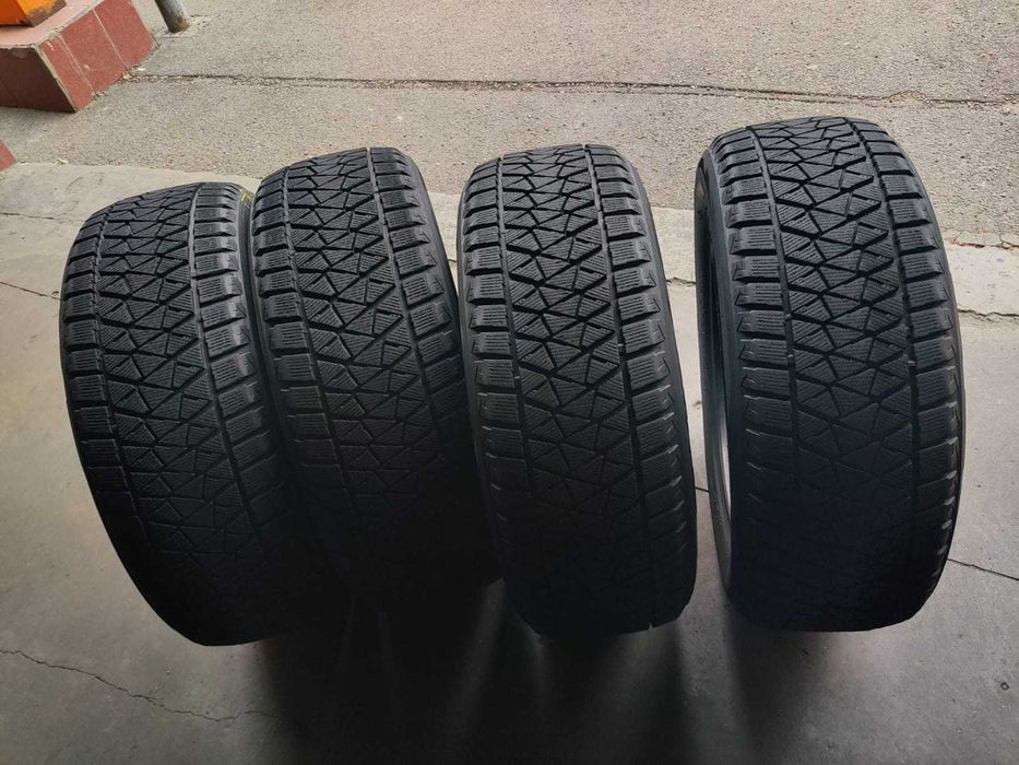 R19 235 55 шини зимові Bridgestone Blizzak DM-V2 японські липучки