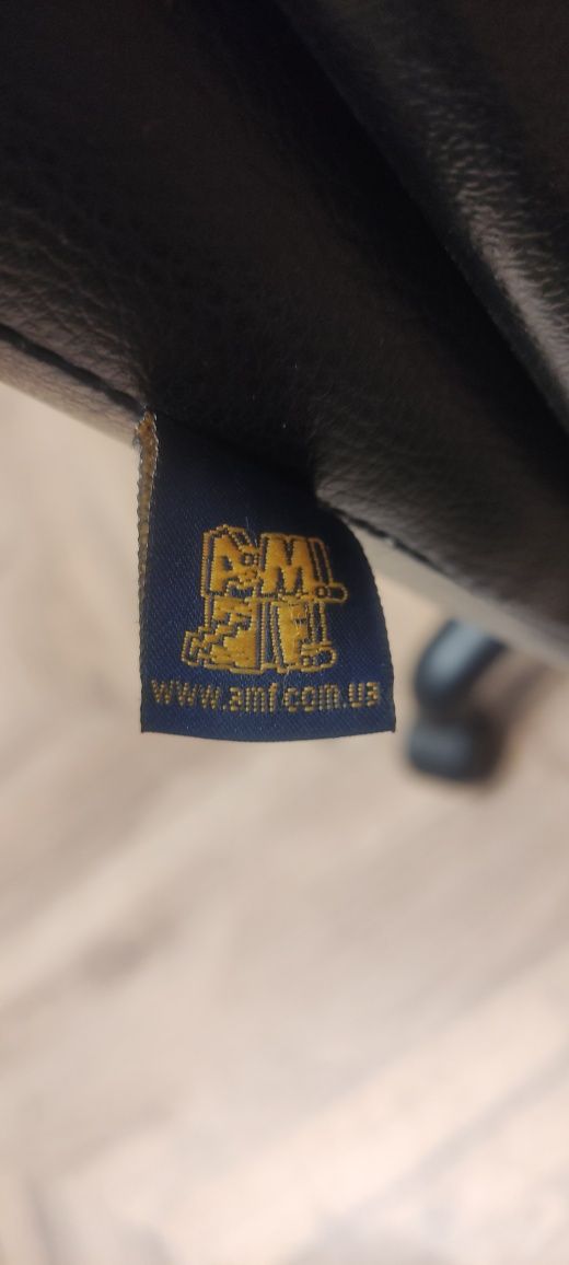 Крісло офісне AMF з механізмом гойдання