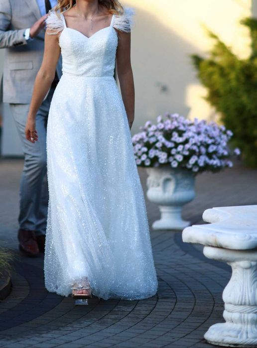 Suknia ślubna z piórami