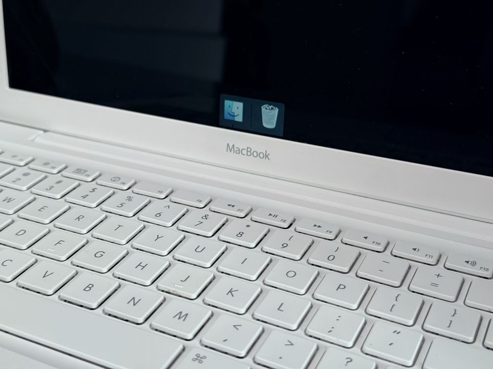 Apple MacBook 13” Mid 2010 Biały Kultowy Model w BDB Stanie iPhone Pro