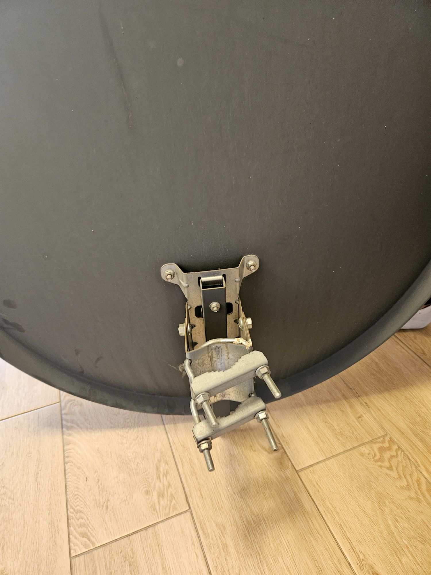 Antena satelitarna konwekrter
