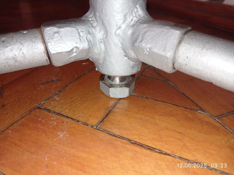 Столик- подставка универсальный