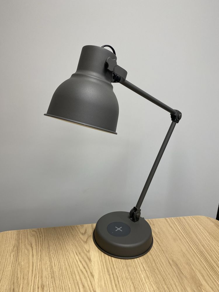 Lampa lampka biurkowa nocna Ikea Hektar USB, ładowarka indukcyjna