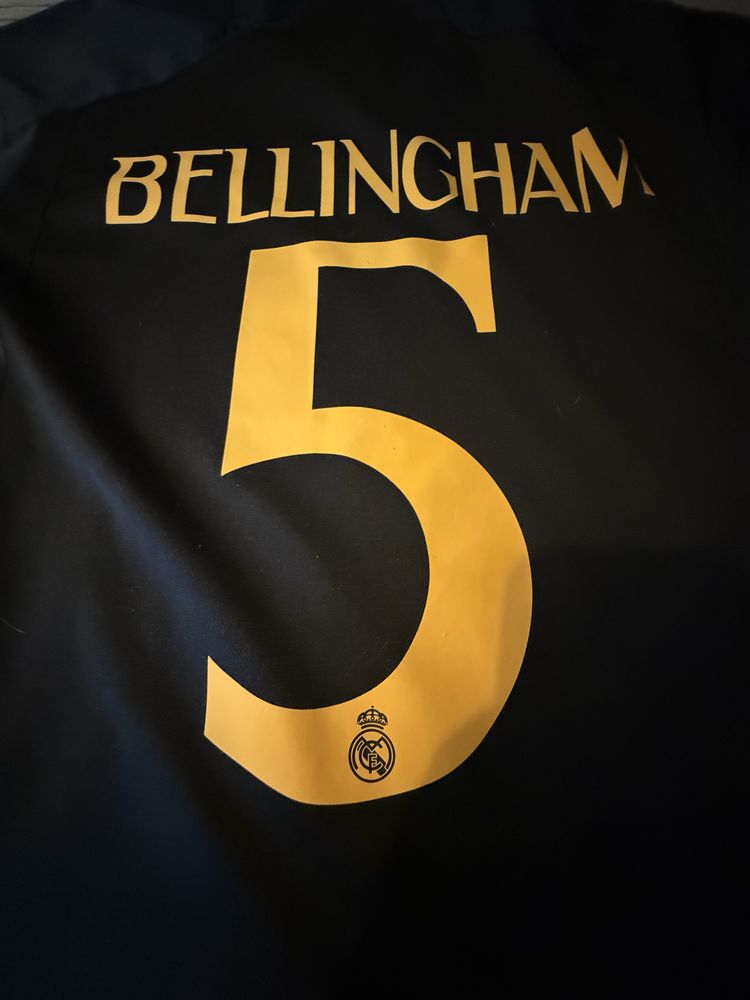 Witam sprzedam koszulko koszule real madrit orginał bellingham