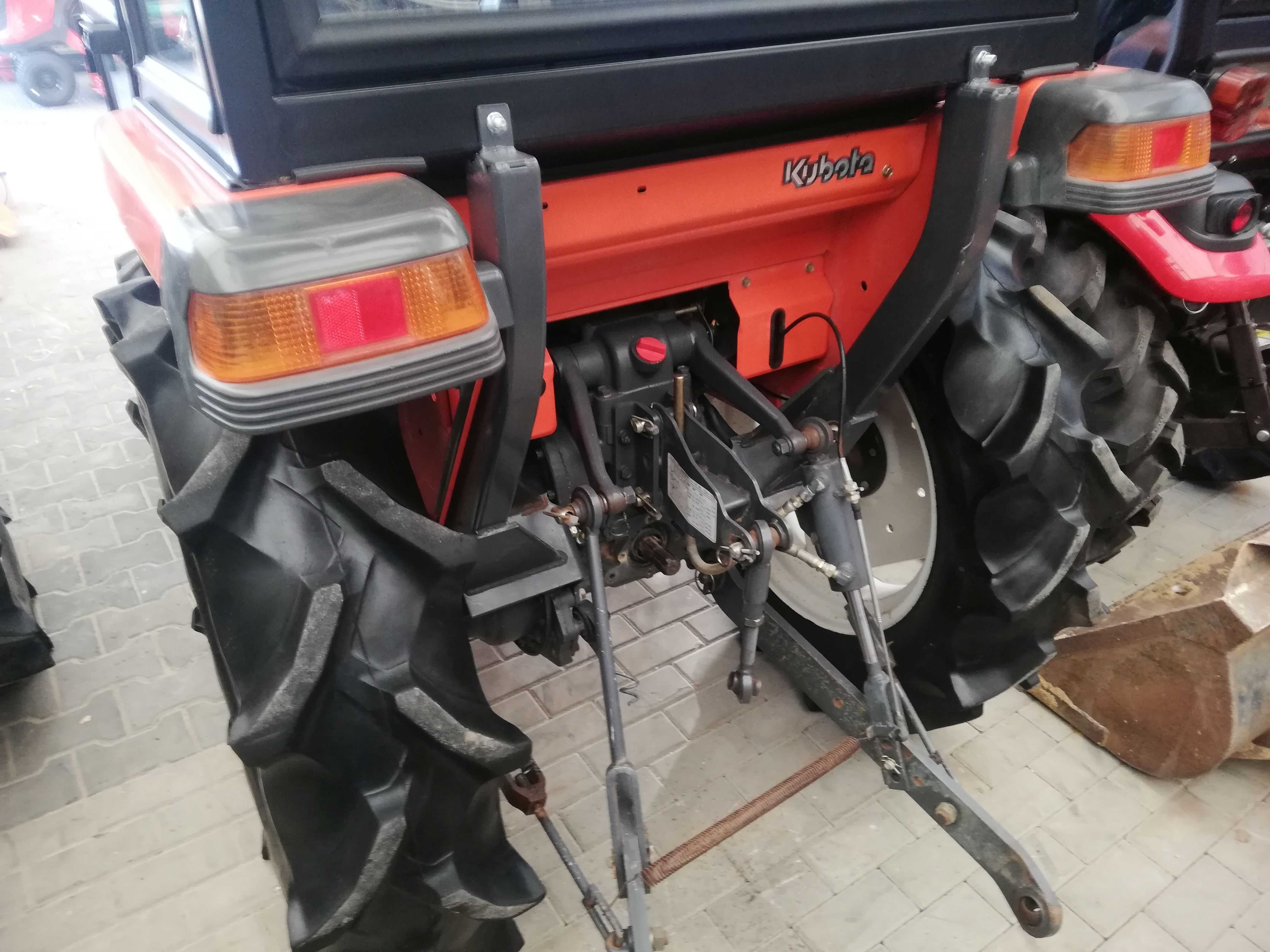 Doskonały traktor ciągnik Kubota GL240 24KM wspomaganie kabina