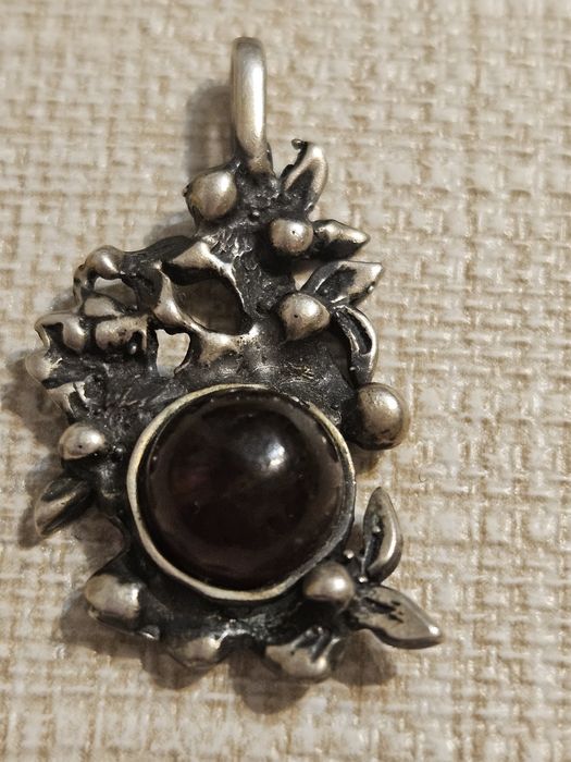 Wisiorek z bursztynem prl