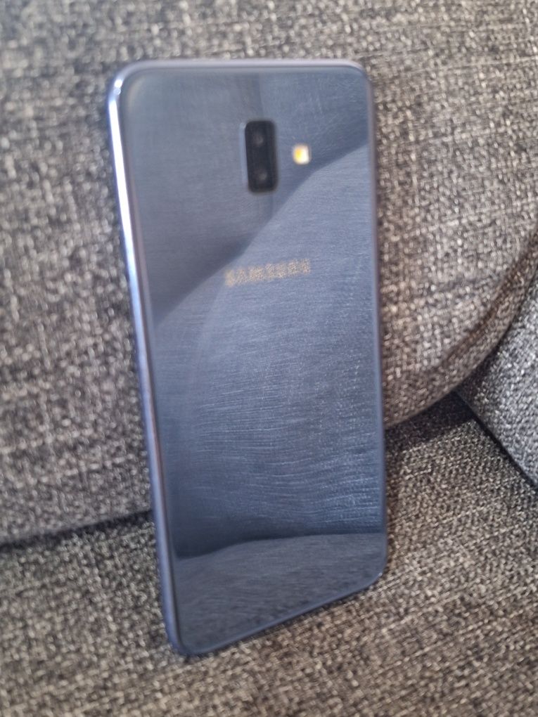 Samsung Galaxy J6 Plus. Ecrã de 6" como novo