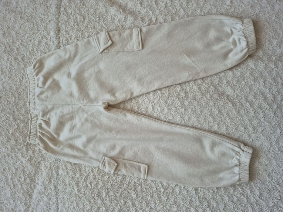 Beżowe dresowe spodnie