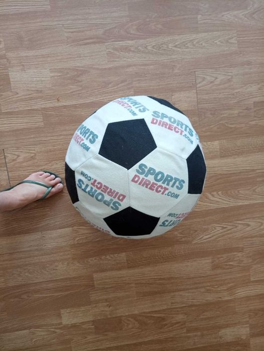 Bola de futebol gigante