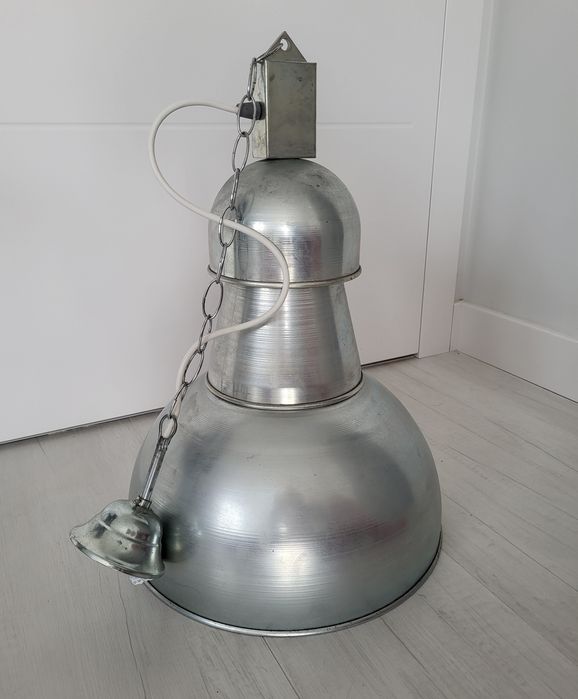 Duża lampa industrialna wisząca sufitowa metalowa srebrna do salonu ja