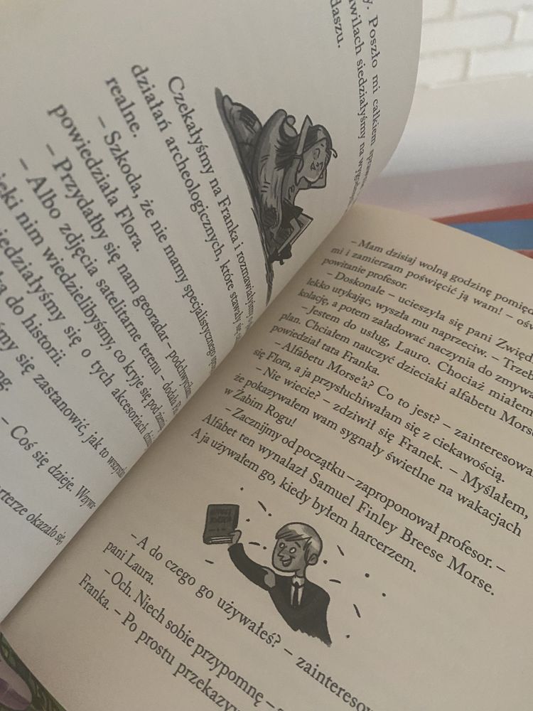 EMI i Tajny Klub Super dziewczyn Poszukiwacze Przygód