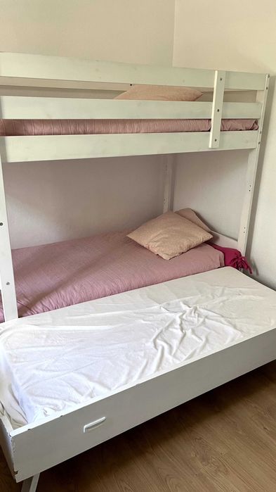 Cama Beliche Branco - IKEA (+ cama extra)