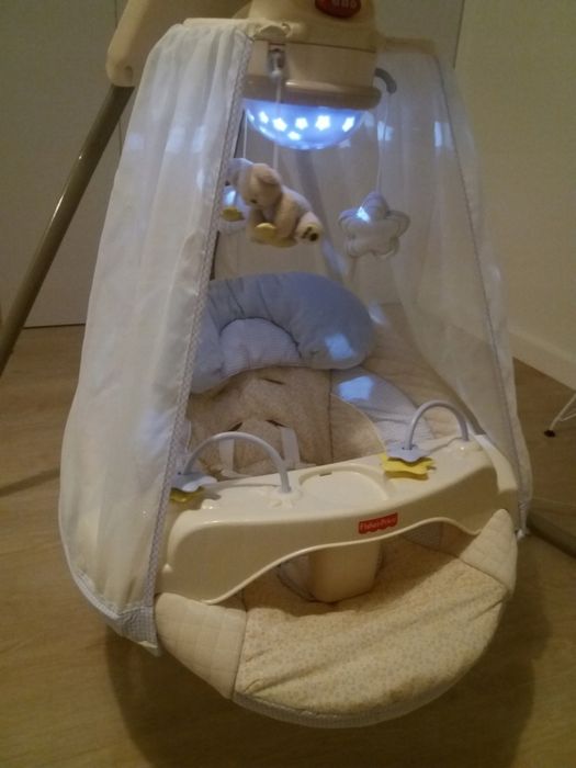 Huśtawka/Bujak z projektorem świetlnym, muzyką i baldachimem