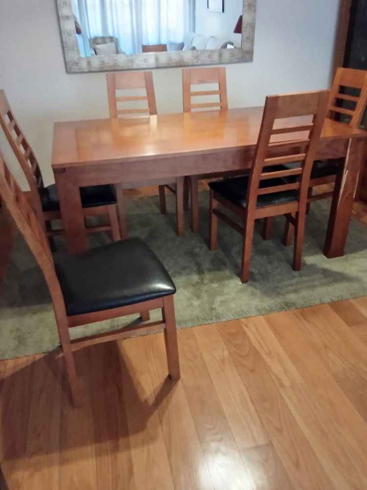 Mesa de jantar extensível com cadeiras
