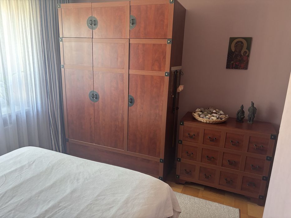 Komplet mebli VOX Imperium – szafa, komoda, półka i lampki do sypialni