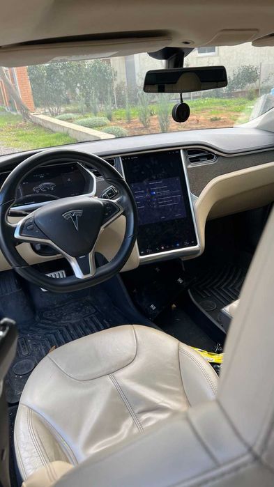 Tesla model S 60кВт 2013