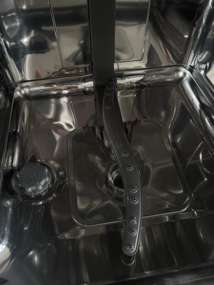 Zmywarka Whirlpool uszkodzona 60cm