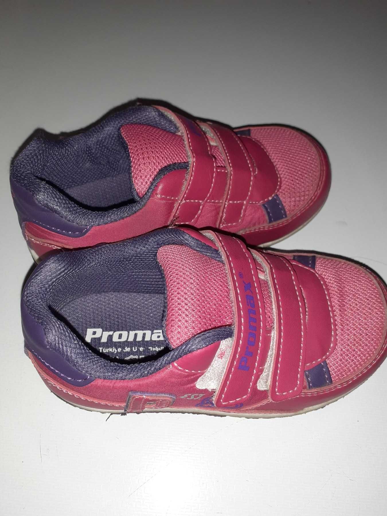 Кросівки фірми Promax Туреччина для дівчинки 25 розмір 16 см