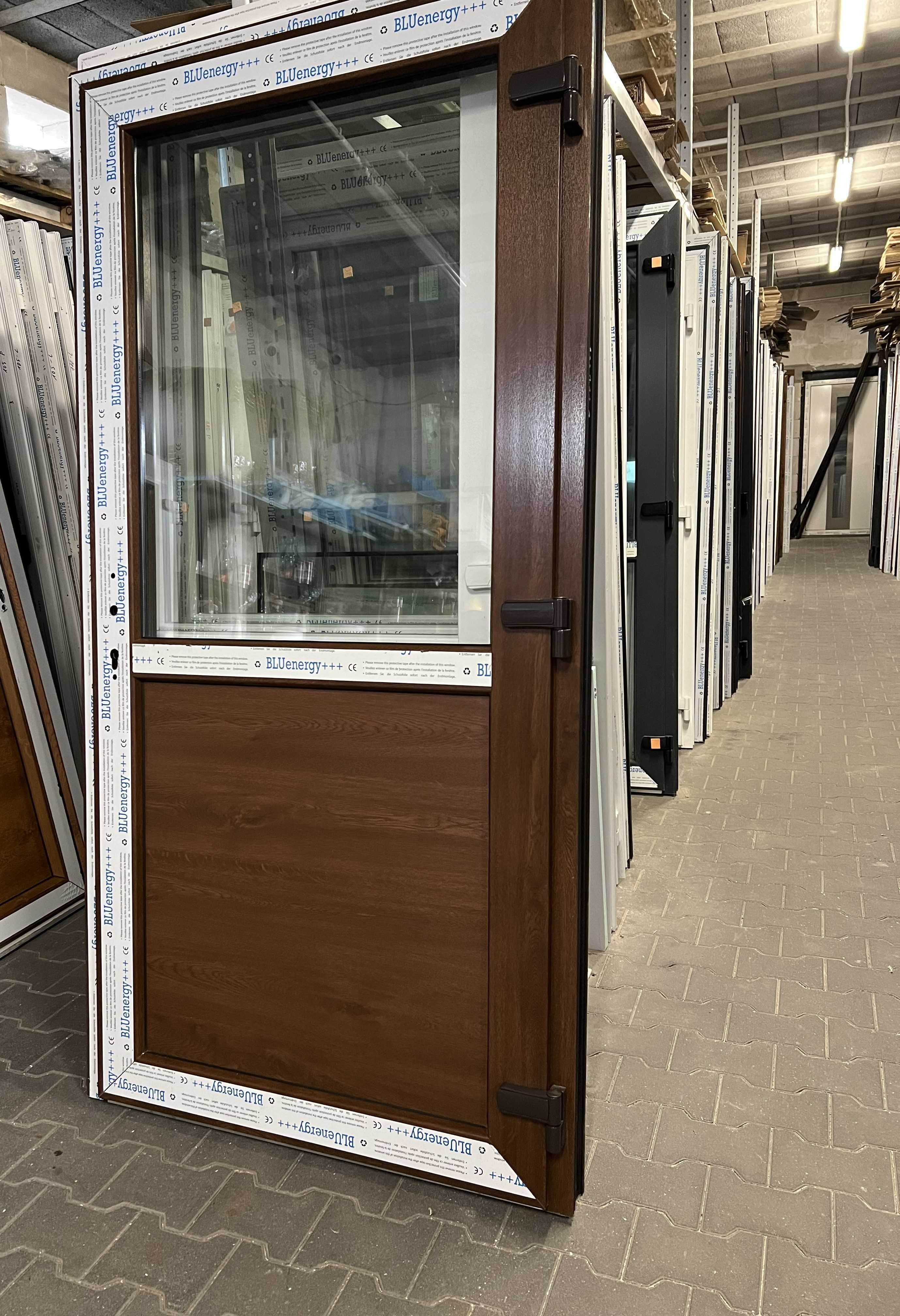 Drzwi zewnętrzne PCV 90x200 orzech sklepowe tarasowe balkonowe biurowe