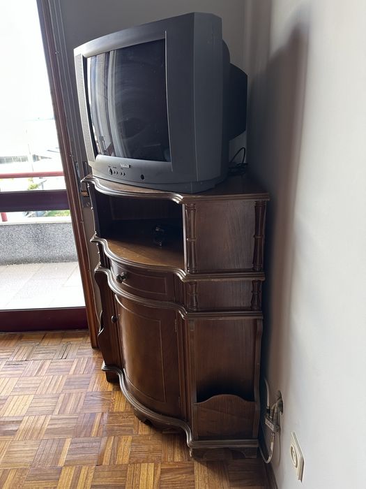 Cama 140x180 com colchao ortopedico criados mudo, movel e tv