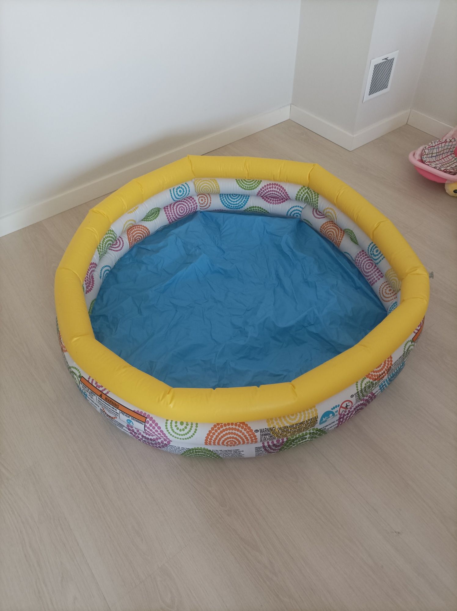 Piscina para bolas ou água pequena