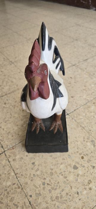 2 Galos antigos em madeira