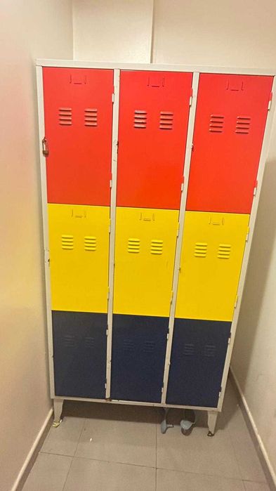 ARMARIO METALICO COM 9 CACIFOS