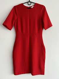 Czerwona sukienka z rozcięciem