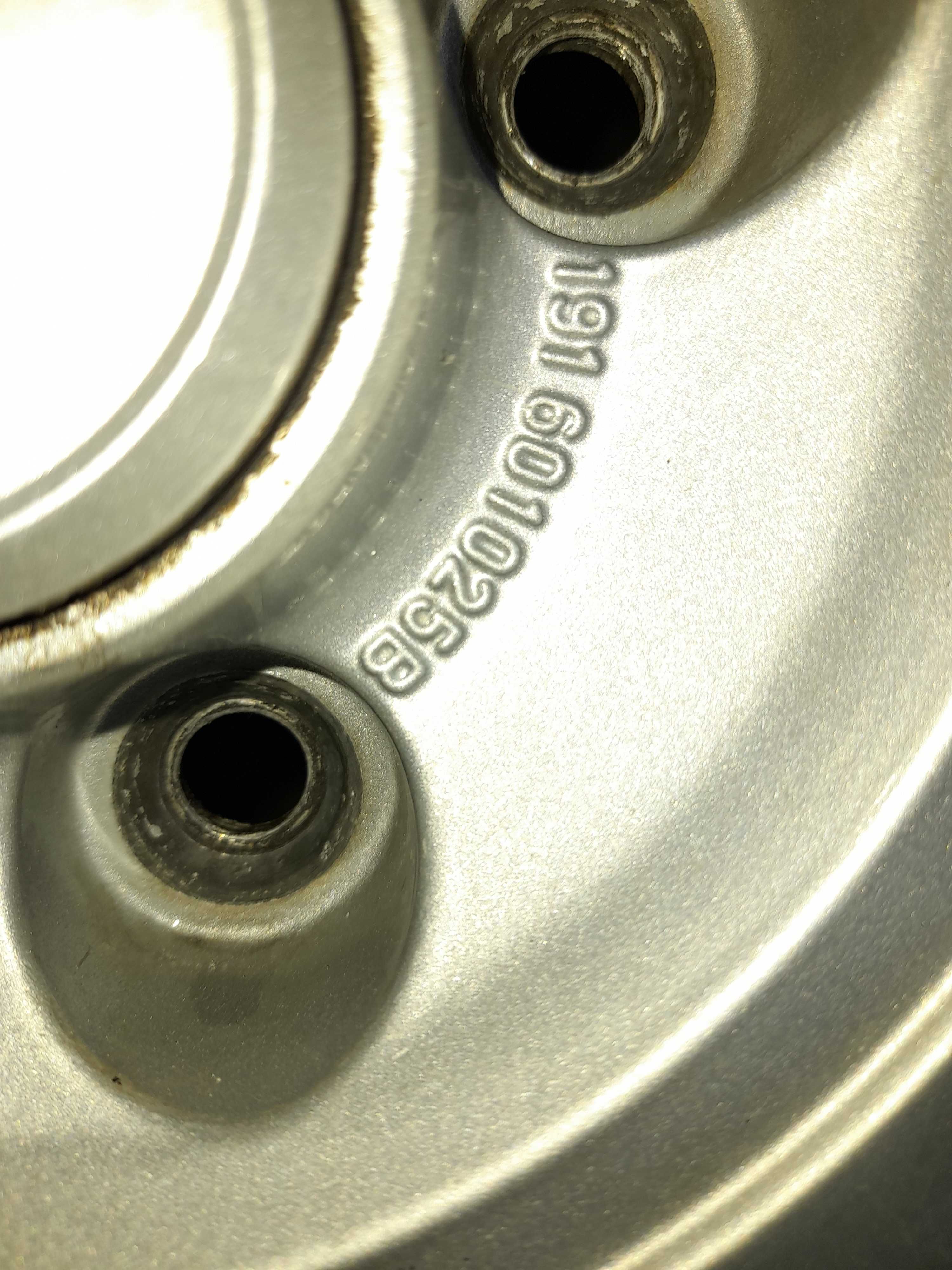 Koła Volkswagen 4x100 6Jx14H2 ET38 letnie opony